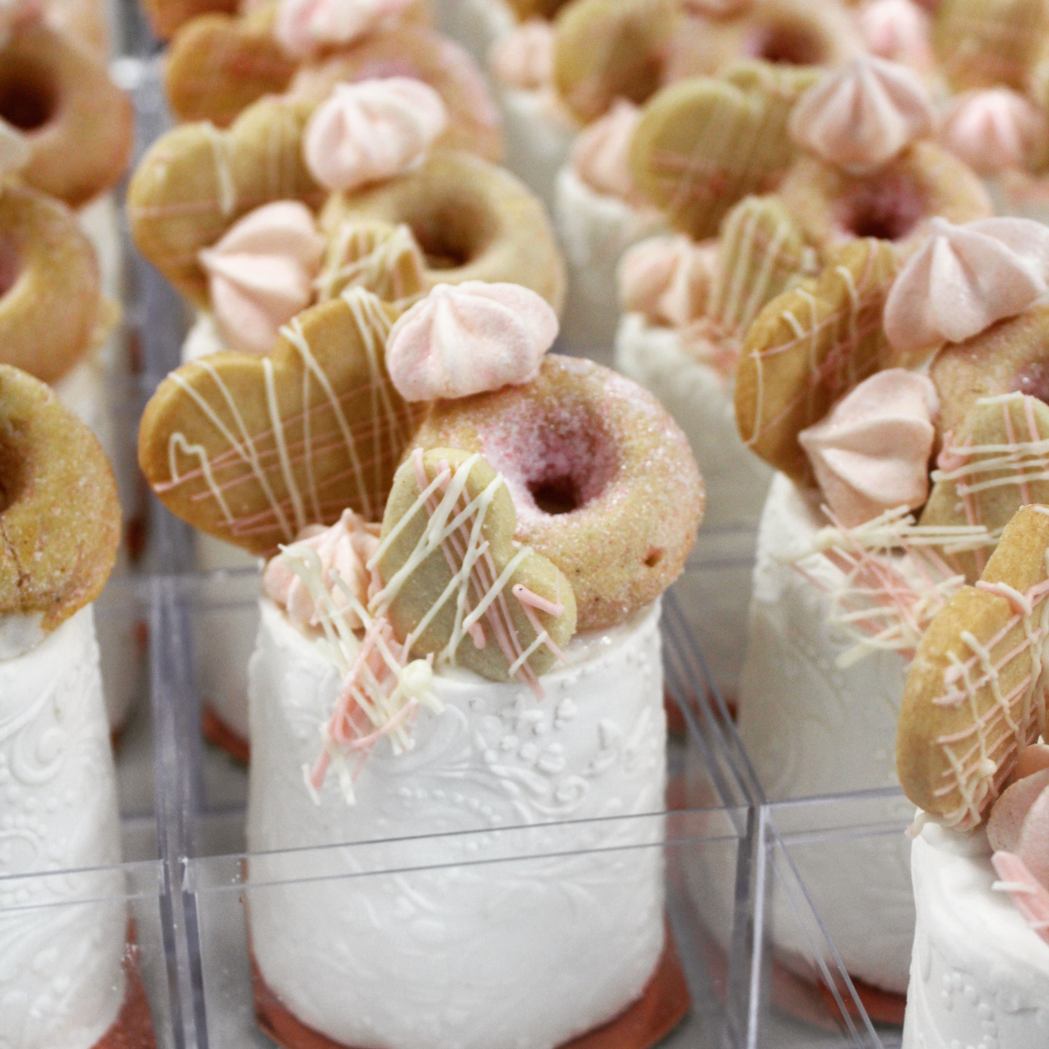 Mini cake wedding - mini bolo de casamento uma miniatura idêntica do bolo real dos noivos como lembrancinhas de casamentos