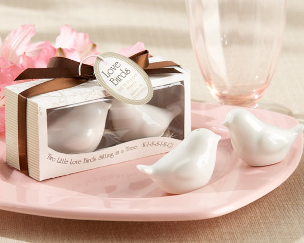 Mini caixa com peso de papel decorativo como lembrancinhas de casamentos